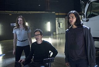 The Flash -- "Power Outage" -- Image FLA107c_0044b -- Pictured (L-R): Danielle Panabaker as Caitlin Snow, Tom Cavanagh as Dr. Harrison Well, and Carlos Valdes as Cisco Ramon -- Photo: Diyah Pera/The CW -- ÃÂ© 2014 The CW Network, LLC. All rights reserved.