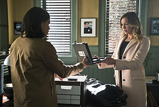 The Flash -- "Who is Harrison Wells?" -- Image FLA119B_0372b -- Pictured (L-R): Carlos Valdes as Cisco Ramon and Katie Cassidy as Laurel Lance -- Photo: Katie Yu /The CW -- ÃÂ© 2015 The CW Network, LLC. All rights reserved.