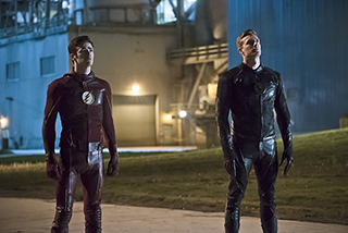 The Flash -- "The Race of His Life" -- Image: FLA223b_0166b.jpg -- Pictured (L-R): Grant Gustin as Barry Allen and Teddy Sears as Jay Garrick -- Photo: Katie Yu/The CW -- ÃÂ© 2016 The CW Network, LLC. All rights reserved.