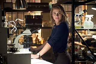 The Flash -- "Gorilla Warfare" -- Image: FLA207A_0178b.jpg -- Pictured: Shantel VanSanten as Patty Spivot -- Photo: Diyah Pera/The CW -- ÃÂ© 2015 The CW Network, LLC. All rights reserved.