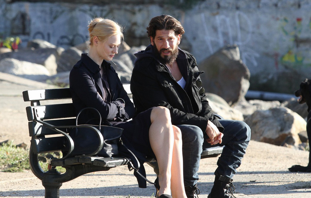 52195957 Jon Bernthal looks unrecognizable with long hair and full beard as the vigilante superhero 'The Punisher' filming with costar Deborah Ann Woll in Brooklyn's Kent avenue waterfront on October 5, 2016. FameFlynet, Inc - Beverly Hills, CA, USA - +1 (310) 505-9876